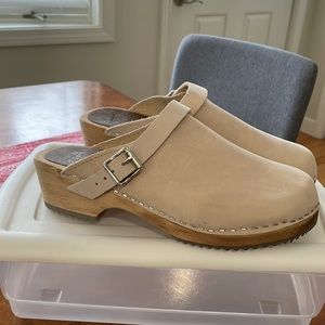 Mia Clog Ivory 7